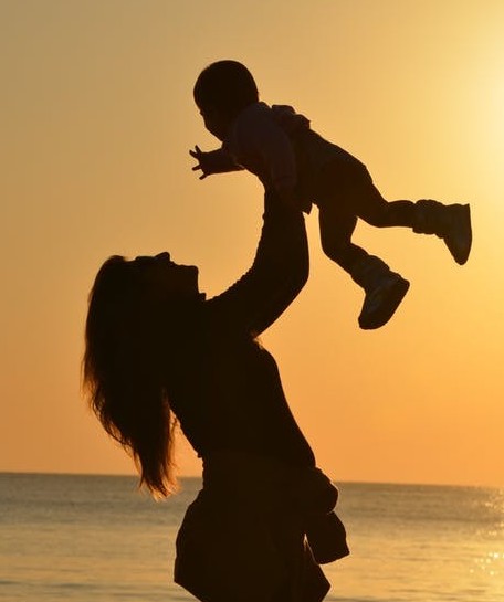 10 Morning Hacks For Mums Busy mum with child